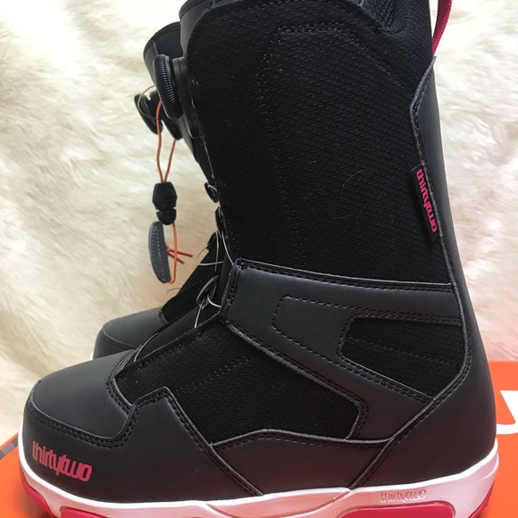 thirty two shifty boa